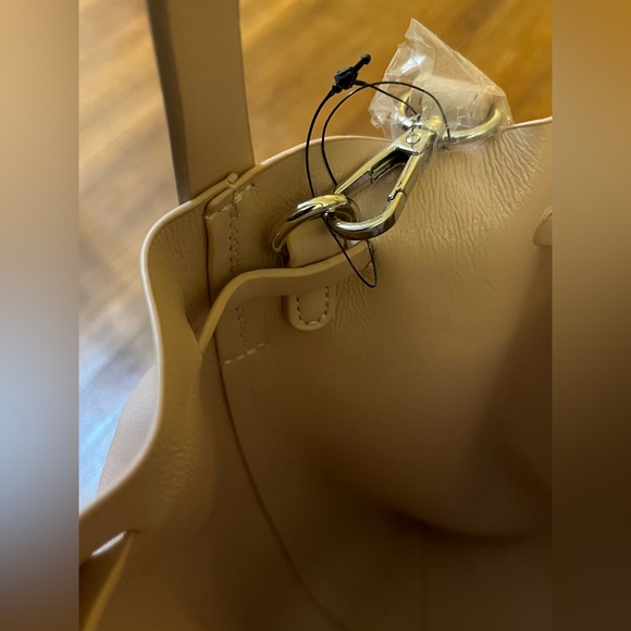 NWOT Forever 21 Cream Bucket Bag with Dual Straps - Small - Picture 6 of 10